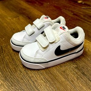 Boys Nike 7c shoes